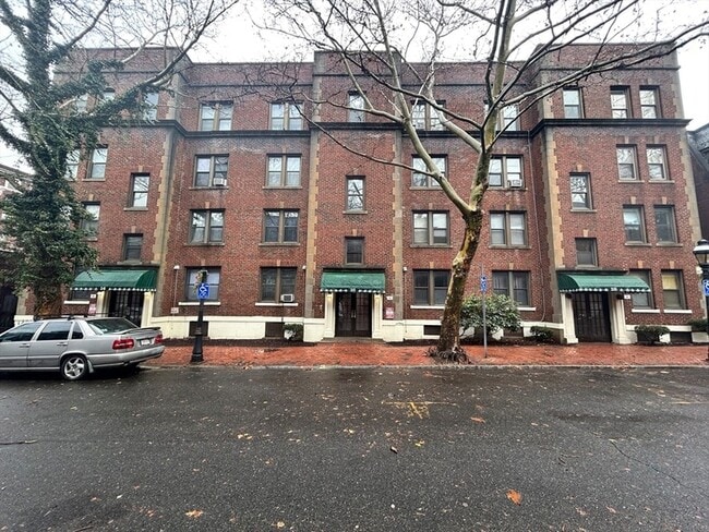 Primary Photo - 18 Mattoon St