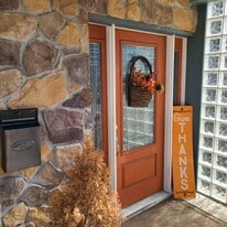 Building Photo - 166 Huber St