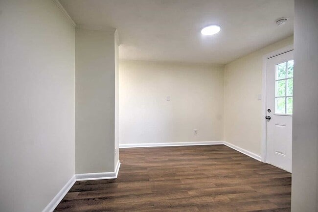 Building Photo - Renovated 3–4 Bedroom Home for Rent | 2,700+ Sq Ft | Bristol TN