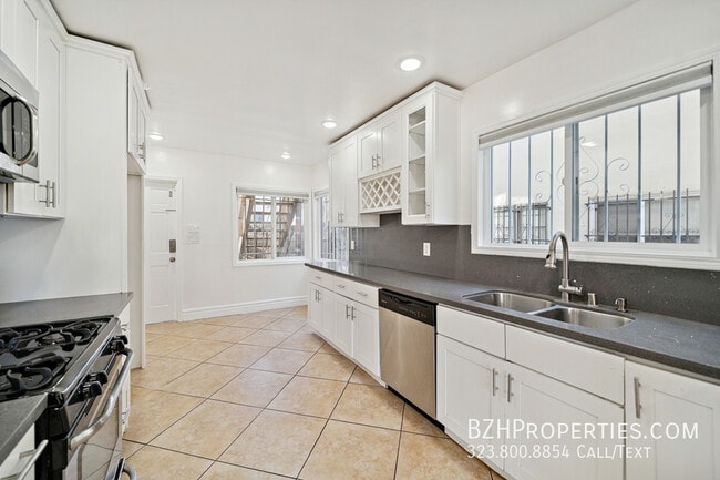 Building Photo - 112 S Detroit St