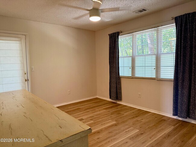 Building Photo - 1216 Waters Edge Dr