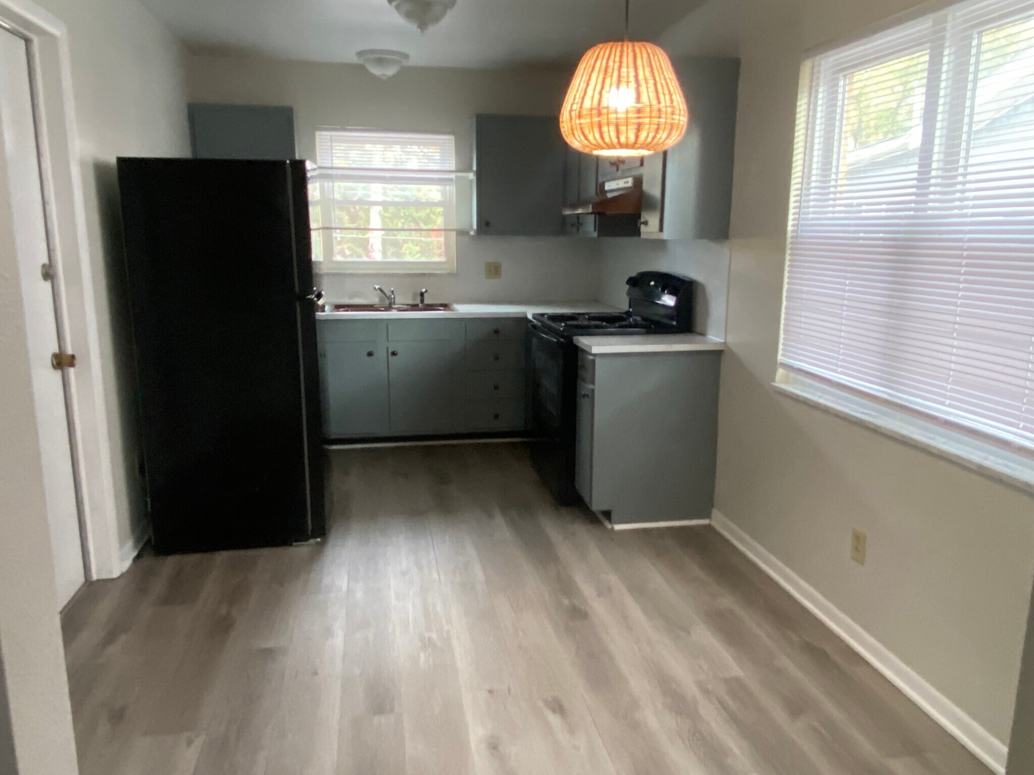 Building Photo - 3712 Douglas Rd