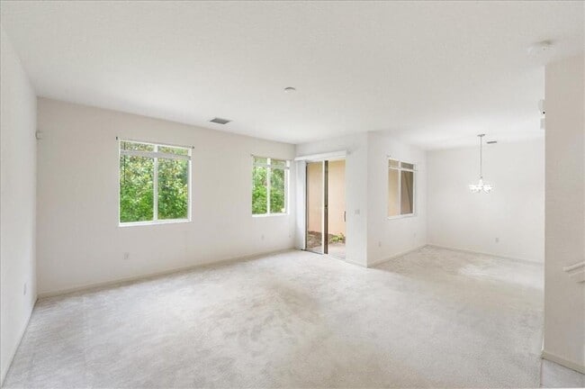 Building Photo - Gated Community in Vero Beach