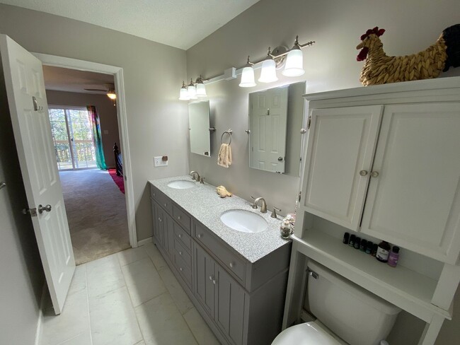 Building Photo - South AVL - Three Bedroom home with Wooded...