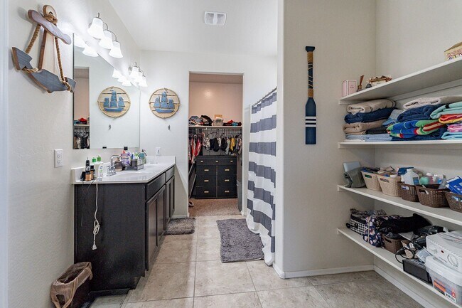 Building Photo - Serene 3-Bedroom 2-Bath 3 Car Garage Retre...