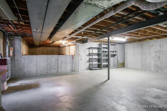 Building Photo - 2755 Newport Dr