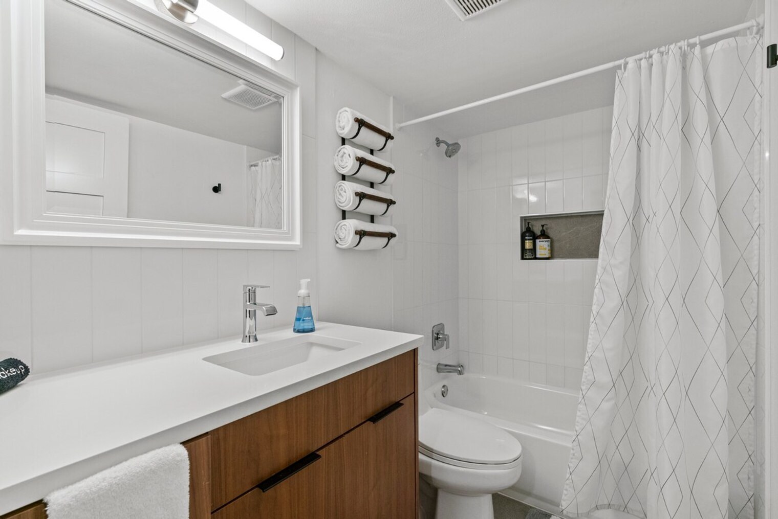 Building Photo - 2104 Lamplight Village Cir