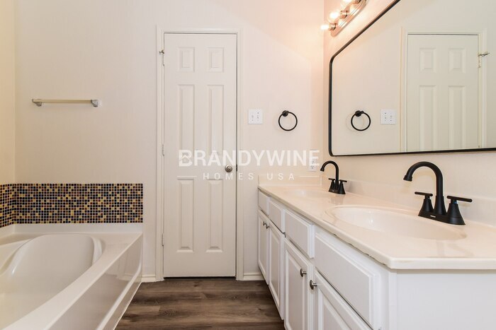 Building Photo - 523 Indian Paintbrush Dr