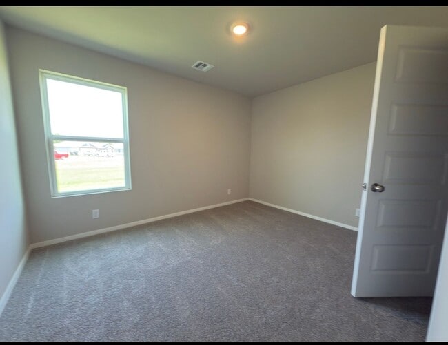 Building Photo - Newly Built 3 Bedroom House