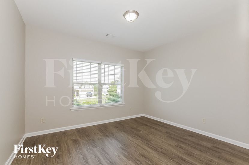 Building Photo - 566 Massey Ct