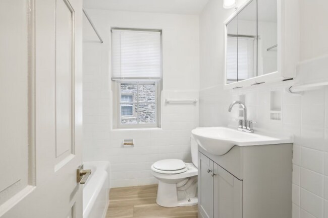 Building Photo - 2920 Midvale Ave