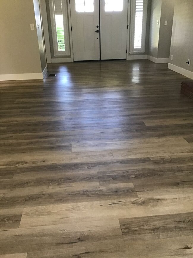 Building Photo - 3 Bedroom Home Coming Available