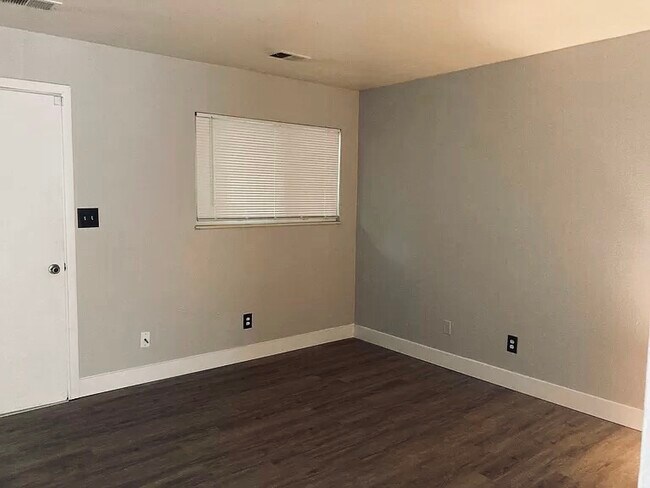 Building Photo - 1615 Cottonwood Dr