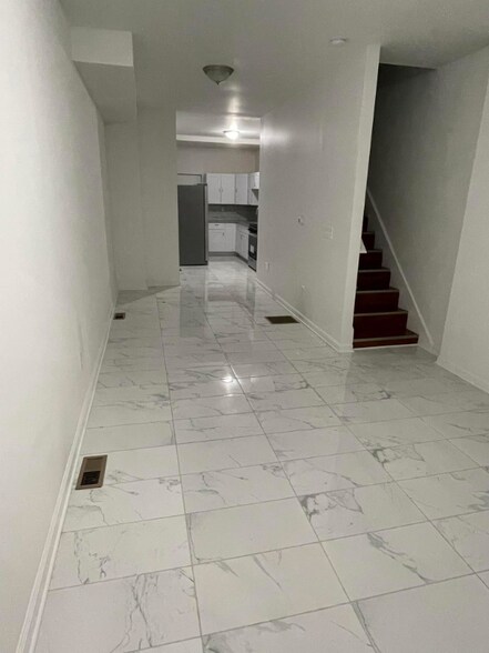 Building Photo - 1702 1/2 Walnut St