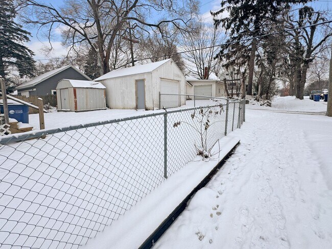 Building Photo - 857 Lyon St NE