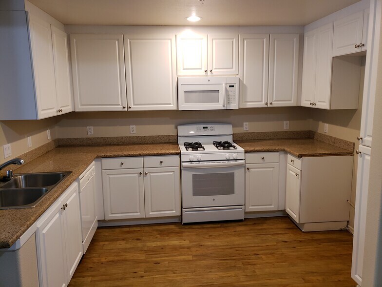 Kitchen - 2264 Watermarke Pl