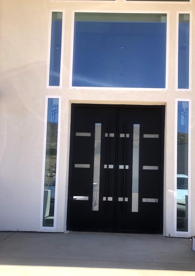 Main front door - 470 Shasta Pl