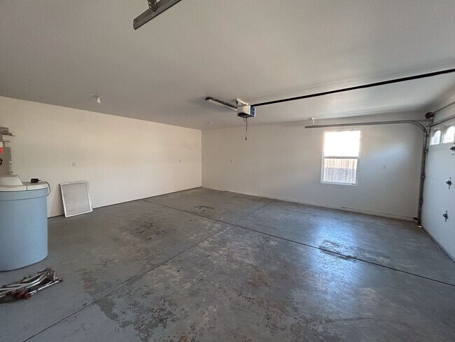 Building Photo - Recently Upgraded Modern Chico Home