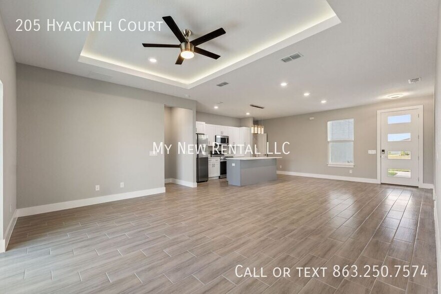 Building Photo - 205 Hyacinth Ct
