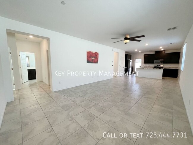 Building Photo - 3 Bedroom, 3 Bath Single Story beauty Buil...