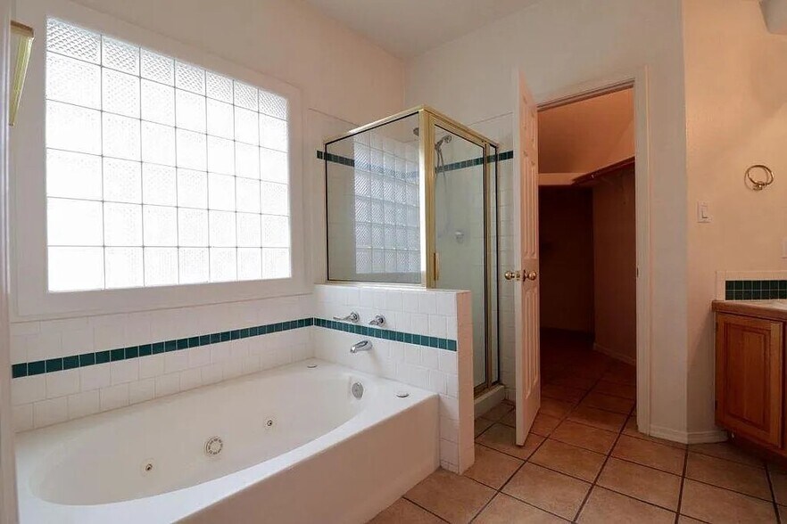 Building Photo - 8020 Brittany Ave NE