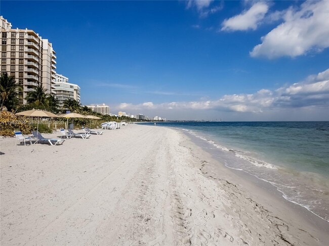 Building Photo - 1121 Crandon Blvd