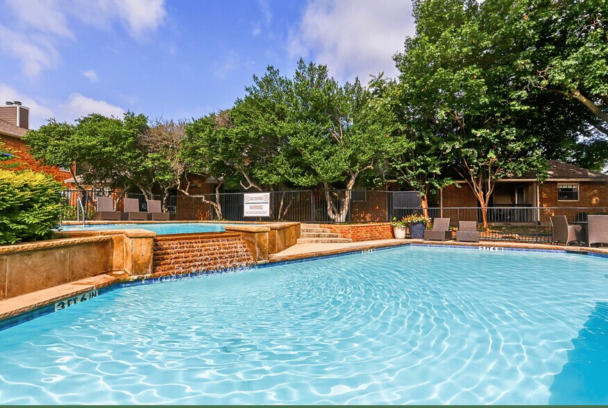 Building Photo - Creekside Village Apartments