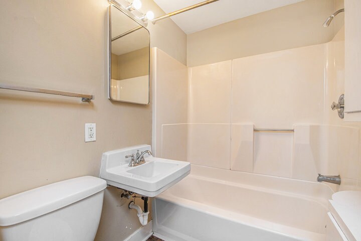 Building Photo - 144 College Ave NE