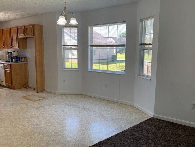 Building Photo - 1731 Snapp Rd