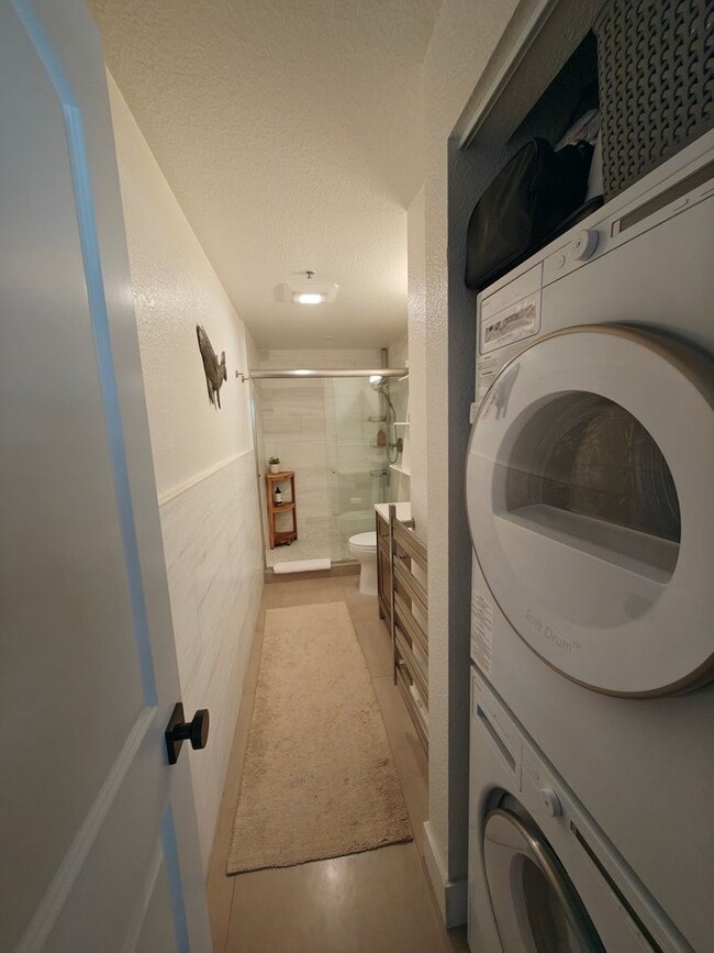 Building Photo - Furnished 1-Bedroom Garden Oasis at Bay Crest Condominiums | Rincon Hill