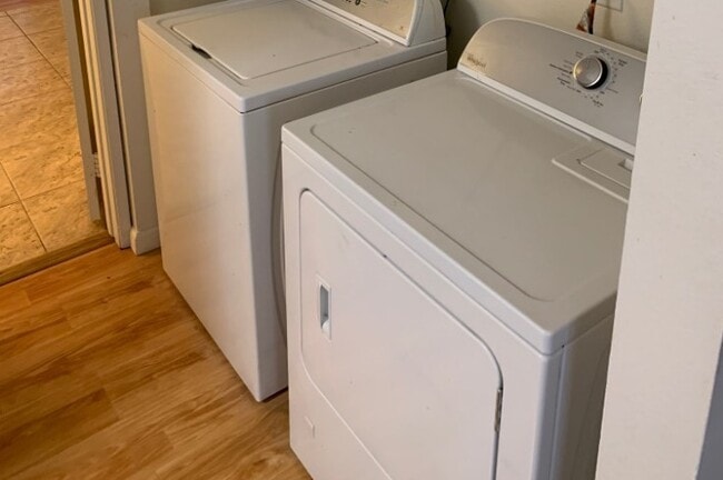 Building Photo - 11610 Moorpark St