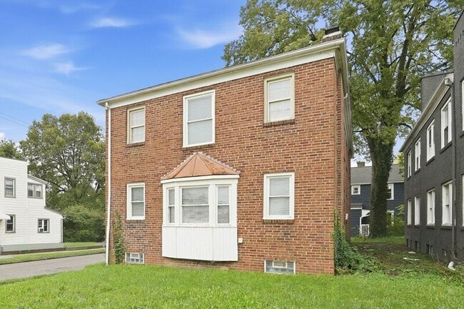 Building Photo - 397 Catherine St