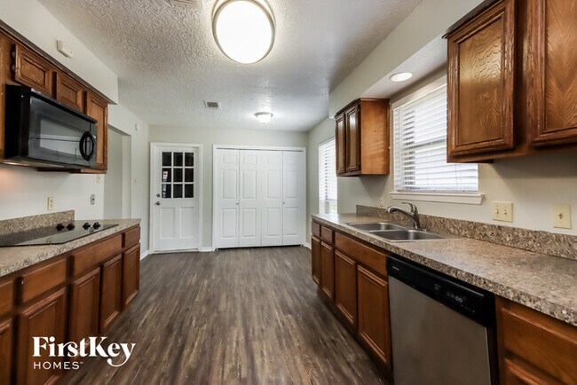 Building Photo - 3627 Village Grove Dr