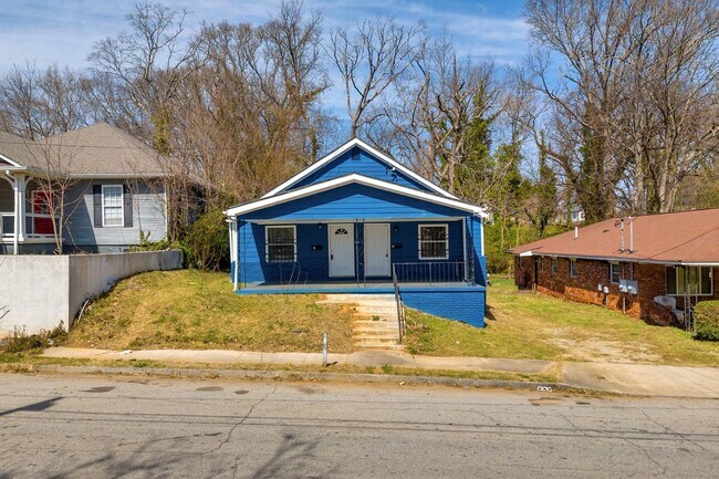 Building Photo - Charming 2BR Duplex in Atlanta
