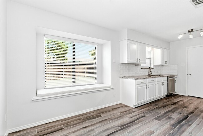 Building Photo - 1016 Willowbrook Trail