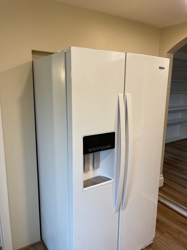 Building Photo - Updated Bernal Heights Holly Park Bungalow