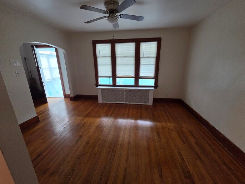 Building Photo - 49 Grandview Ter