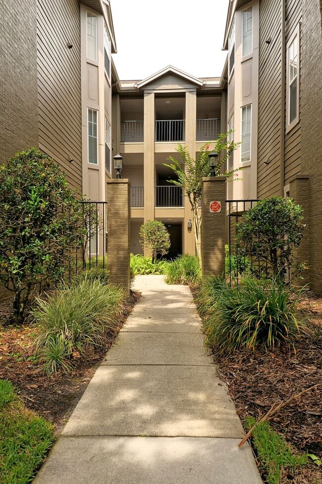 Building Photo - Sabal Point Gated Community in Longwood 2Bedroom 2bathroom on 3rd floor with screened in Lanai