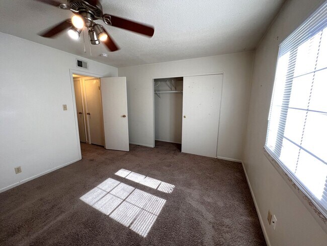 Building Photo - Spacious 1 Bedroom unit in Coralville, IA
