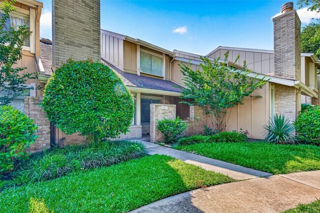 Building Photo - 11677 Village Pl Dr