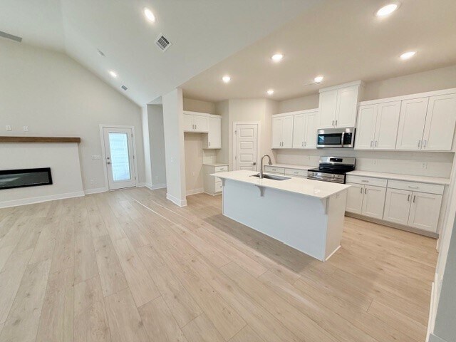 Building Photo - 416 S Calico Ave