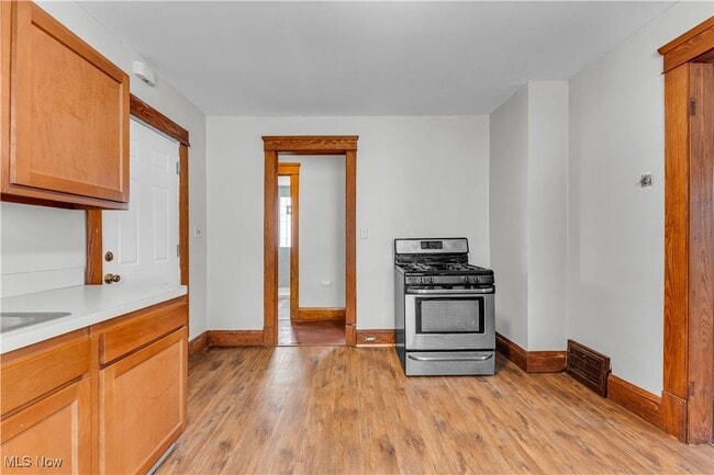 Building Photo - 11601 Headley Ave