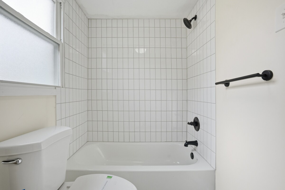 Building Photo - 437 5th St