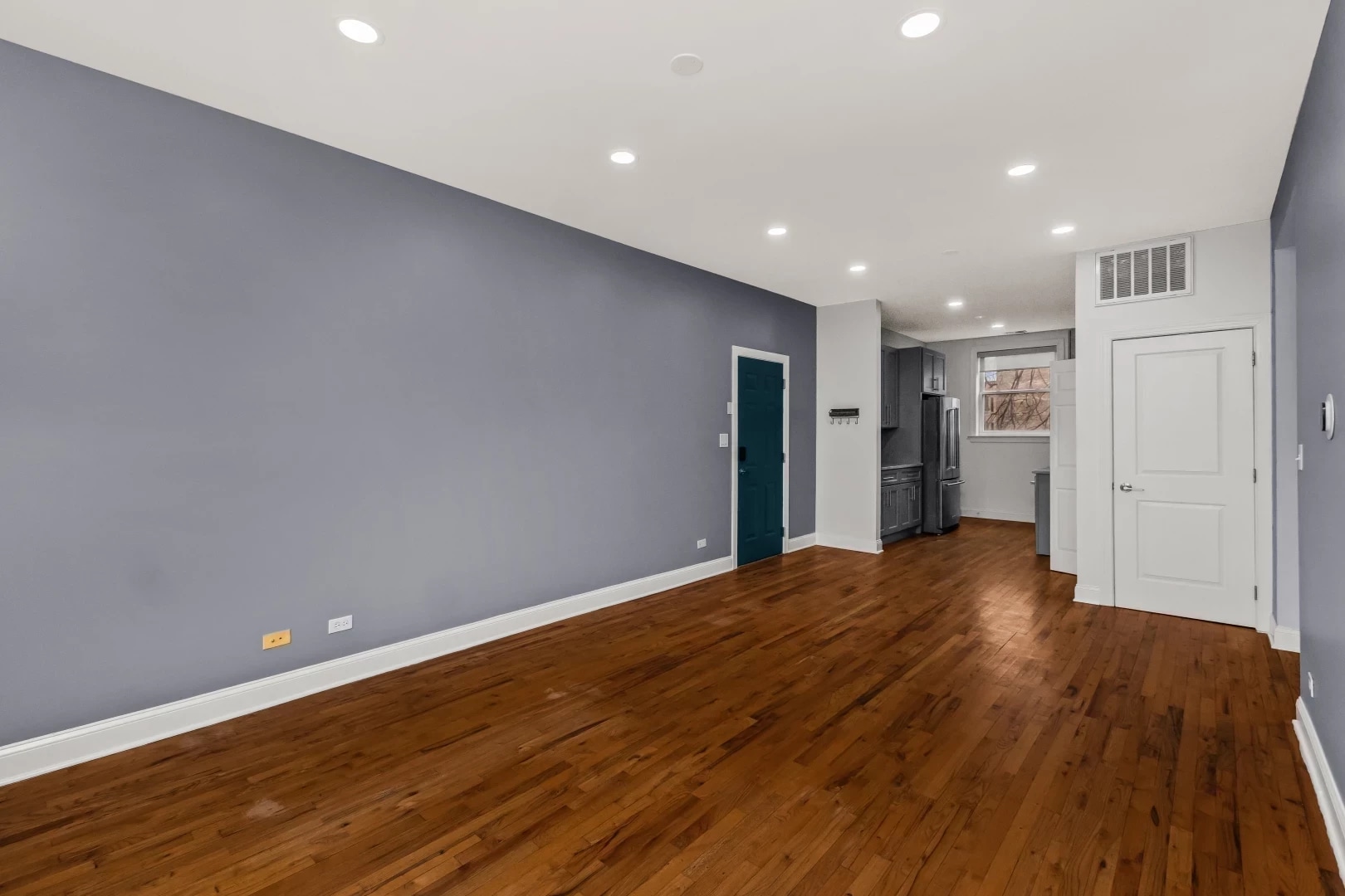 Building Photo - 1323 W Lawrence Ave