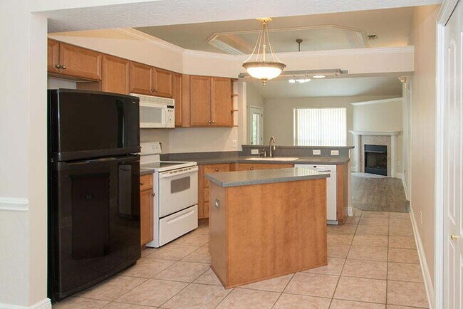 Building Photo - Spacious 4-Bedroom Sanctuary in gated comm...