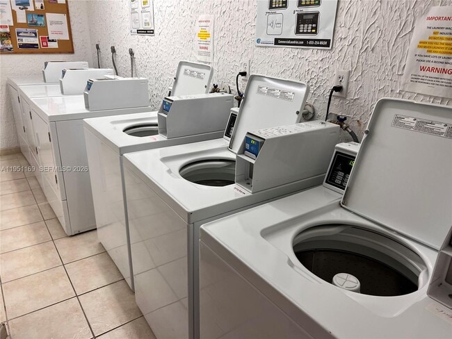 Building Photo - 200 Leslie Dr