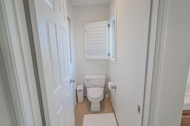 Building Photo - Stunning 4-Bedroom Home with Downstairs Bed/Bath, Views, and Remodeled Kitchen!