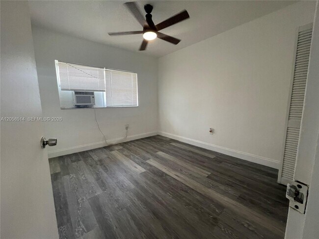 Building Photo - 15940 NE 19th Ct