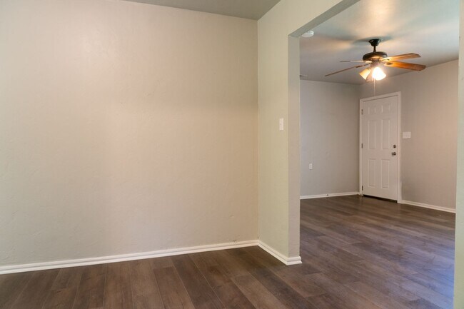 Building Photo - NEWLY RENOVATED 2 BEDROOM HOME!