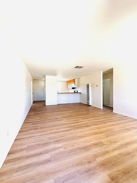 Large Living Room/Dinning - 6688 National Park Dr